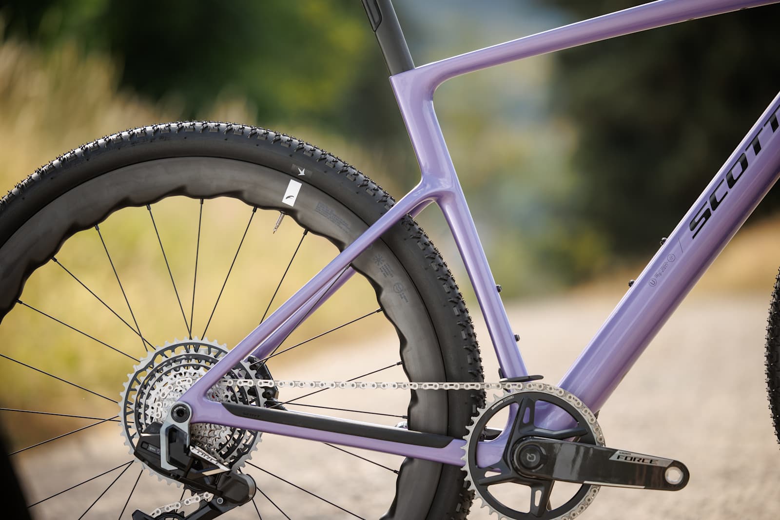 Scott Addict Gravel 2027 Blaze Purple thin chainstay and rear tyre clearance